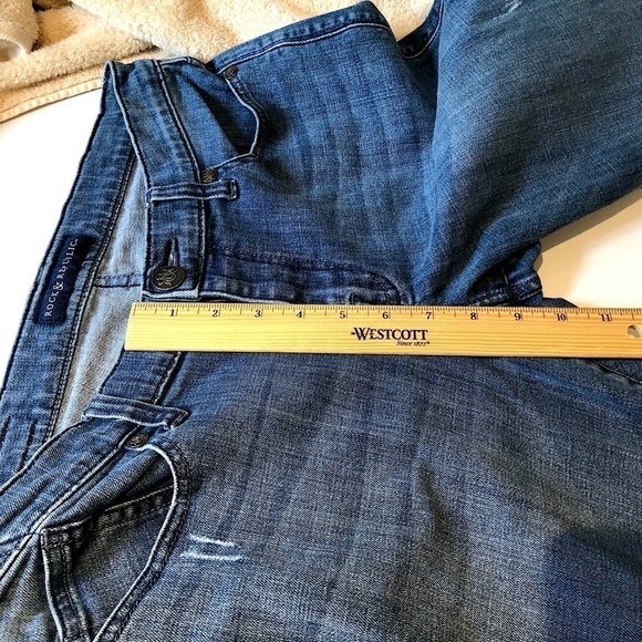 Rock & Republic Jeans Emo Mid Wash High Rise Ankle Slightly Distressed (10) - Picture 8 of 10